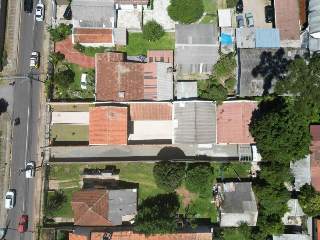 Sobrado à venda com 3 quartos, 310m² - Boqueirão,Curitiba 