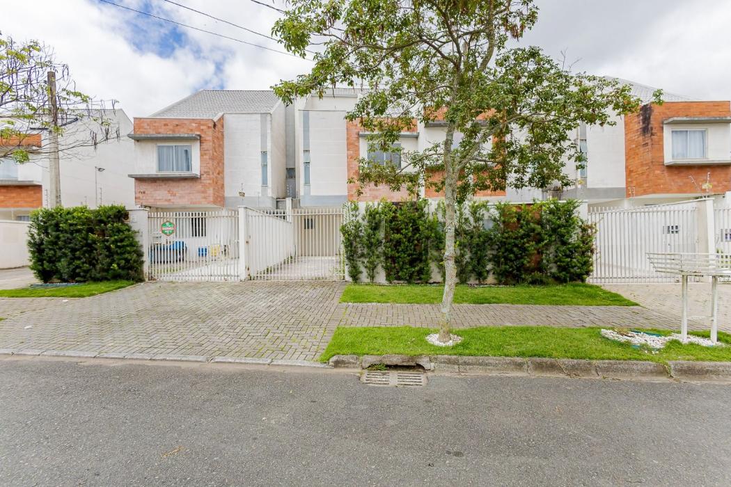 Sobrado em Curitiba - PR, no bairro Atuba - Referência SO0007-SIRO