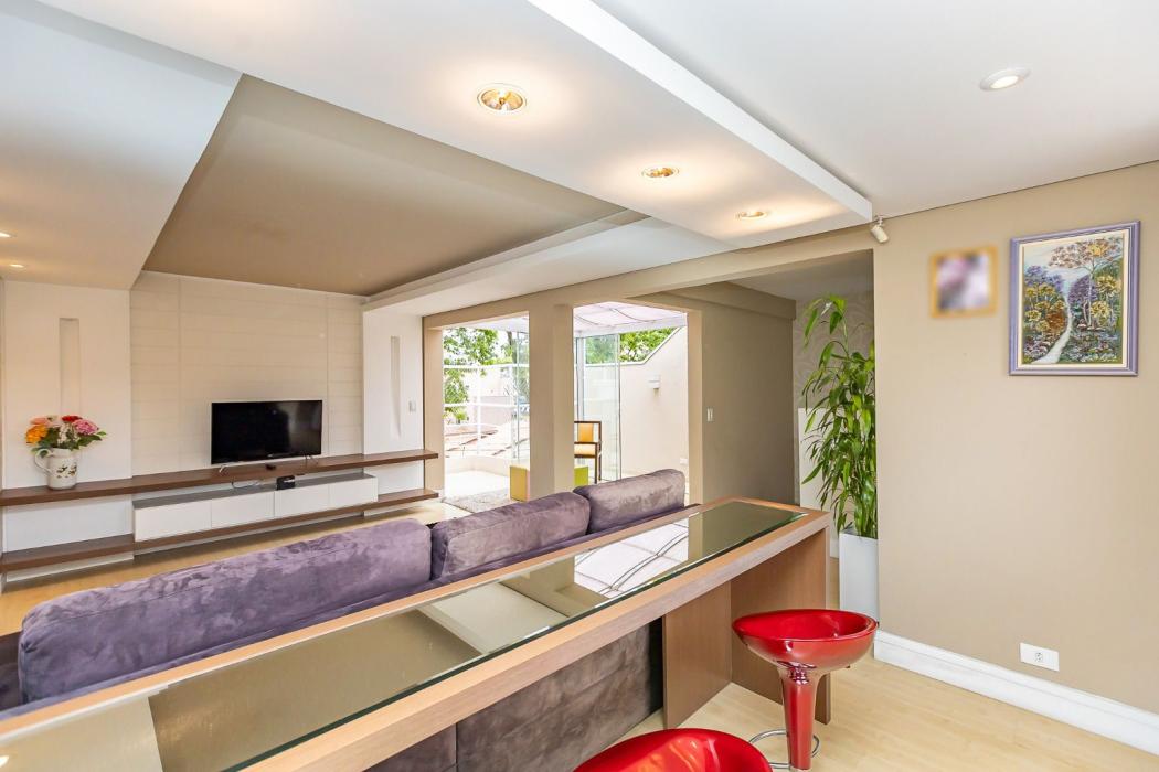 Sobrado em Curitiba - PR, no bairro Bacacheri - Referência SO0008-LACJ