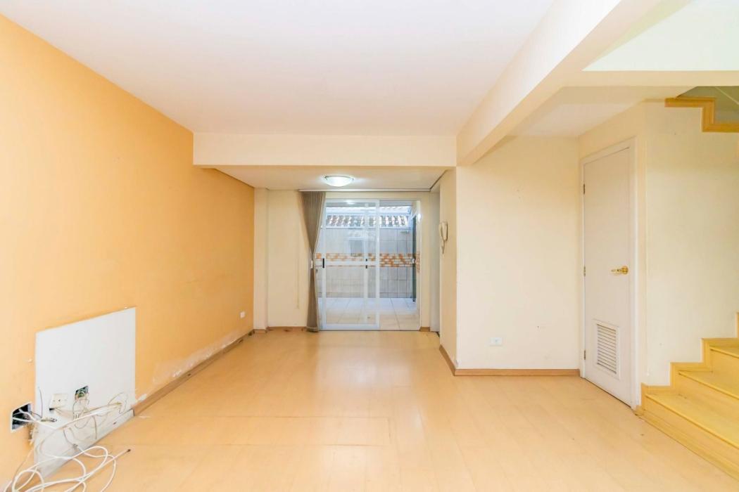 Sobrado em Curitiba - PR, no bairro Guabirotuba - Referência SO0008-LIPD