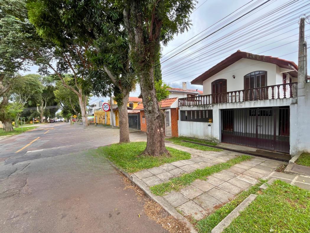 Sobrado em CURITIBA - PR, no bairro Boqueirão - Referência SO001-BARG