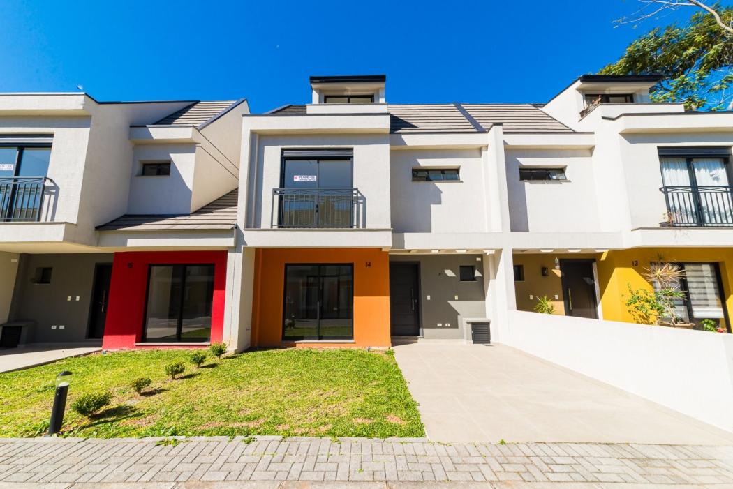 Sobrado em Curitiba - PR, no bairro Alto Boqueirão - Referência SO0010-HMT