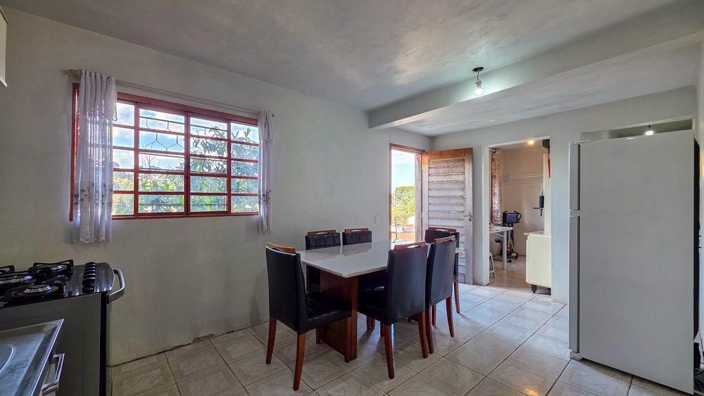 Sobrado à Venda em Santa Cândida - Boa Oportunidade de Investimento!