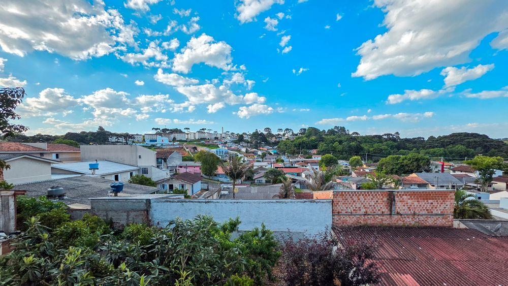Sobrado à Venda em Santa Cândida - Boa Oportunidade de Investimento!
