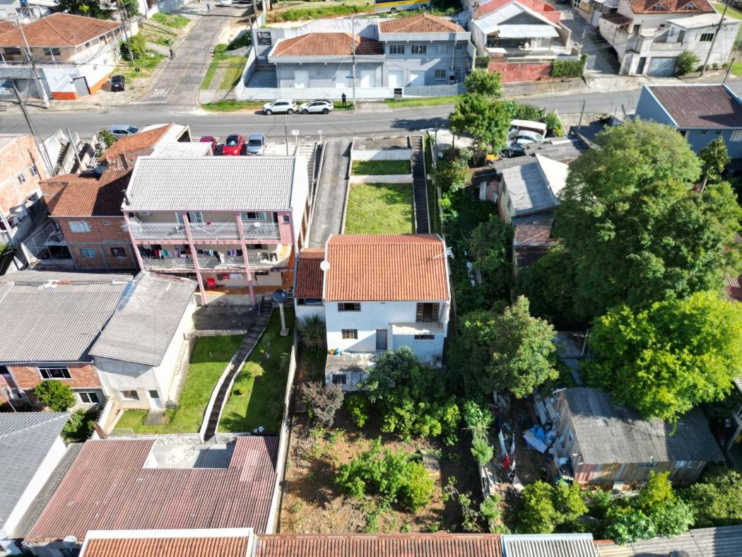 Sobrado à Venda em Santa Cândida - Boa Oportunidade de Investimento!