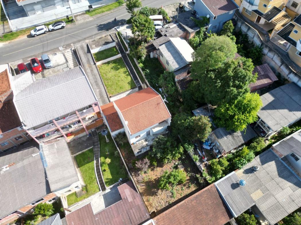 Sobrado à Venda em Santa Cândida - Boa Oportunidade de Investimento!