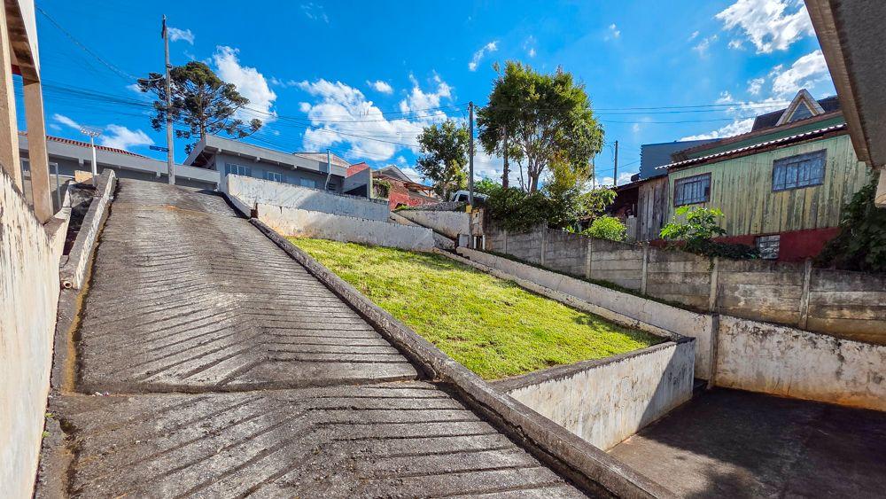 Sobrado à Venda em Santa Cândida - Boa Oportunidade de Investimento!