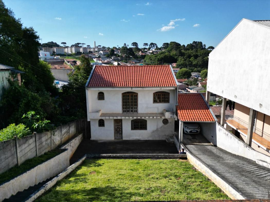 Sobrado à Venda em Santa Cândida - Boa Oportunidade de Investimento! - voa corretor