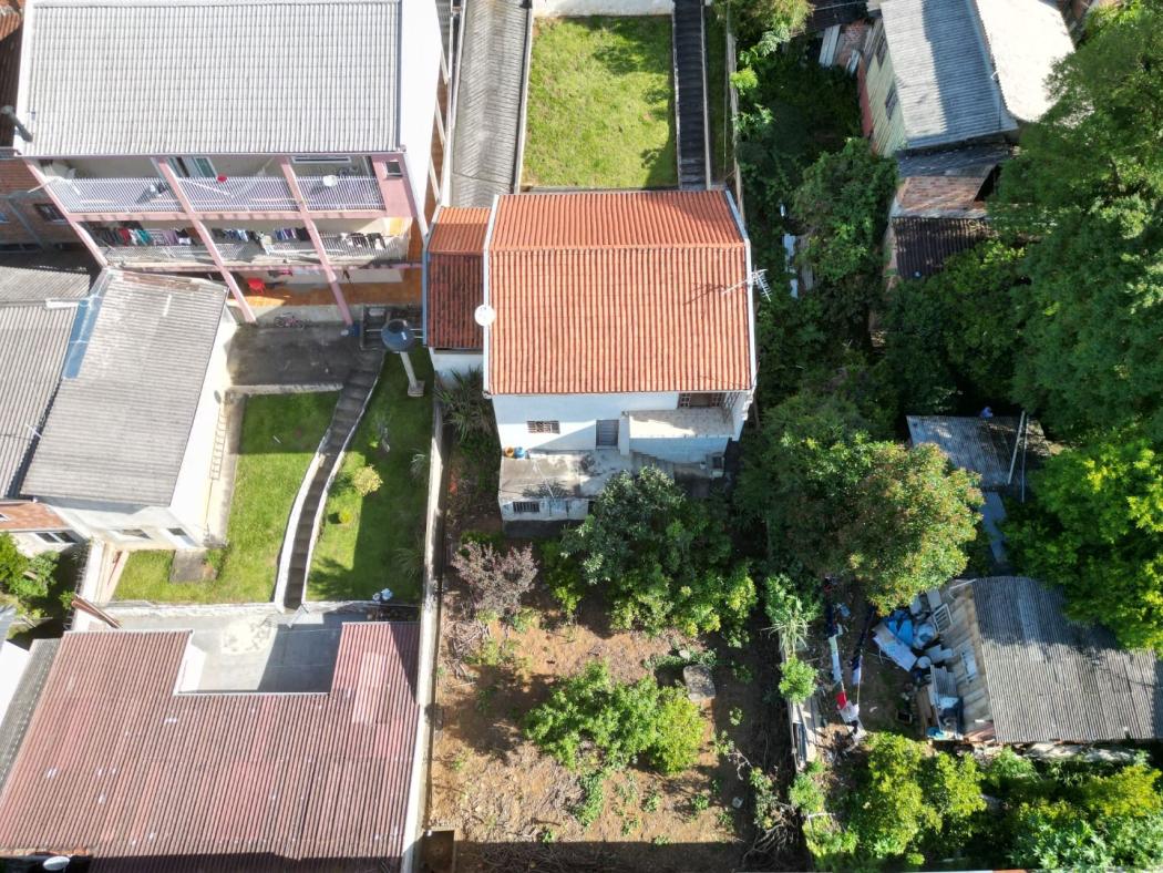 Sobrado à Venda em Santa Cândida - Boa Oportunidade de Investimento!