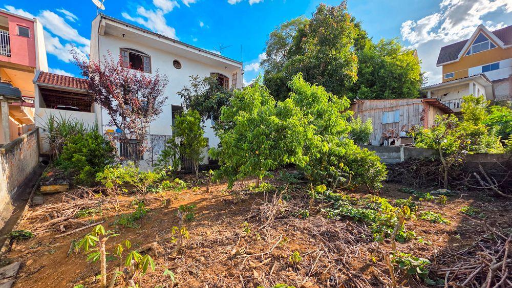 Sobrado à Venda em Santa Cândida - Boa Oportunidade de Investimento!