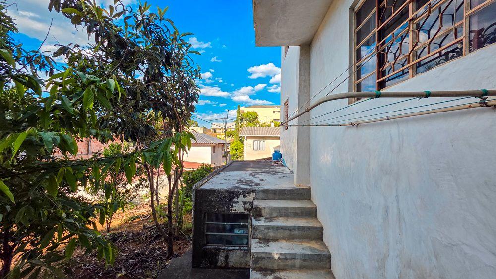 Sobrado à Venda em Santa Cândida - Boa Oportunidade de Investimento!