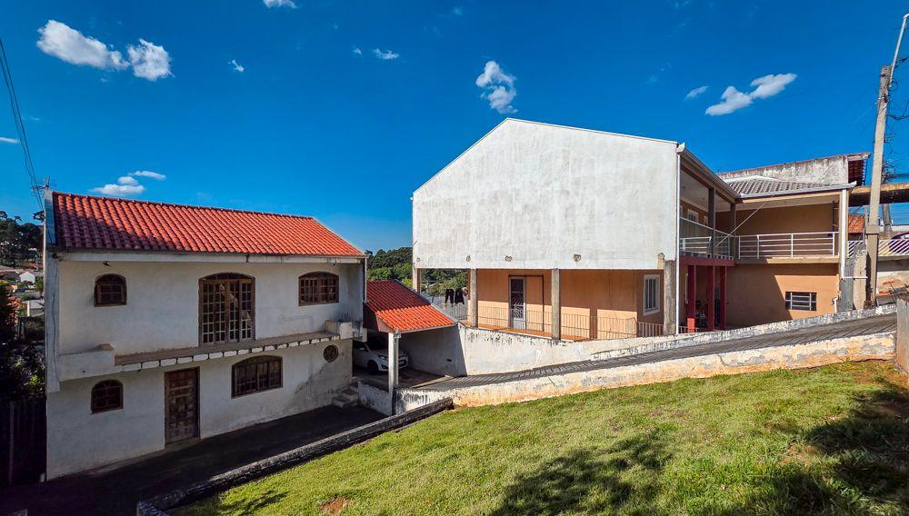 Sobrado à Venda em Santa Cândida - Boa Oportunidade de Investimento!