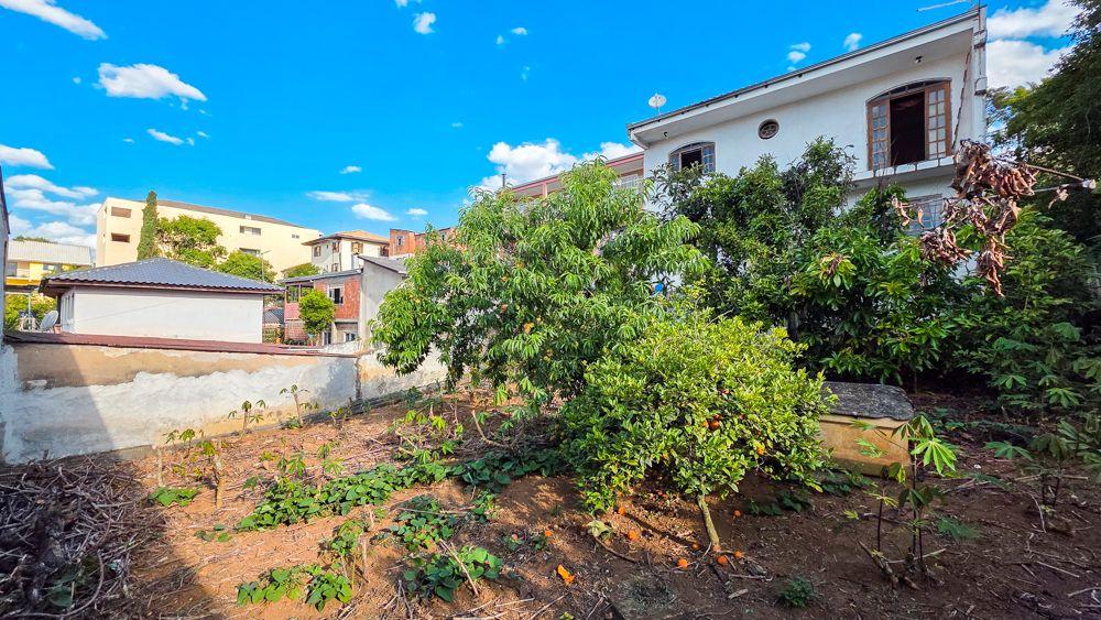 Sobrado à Venda em Santa Cândida - Boa Oportunidade de Investimento!