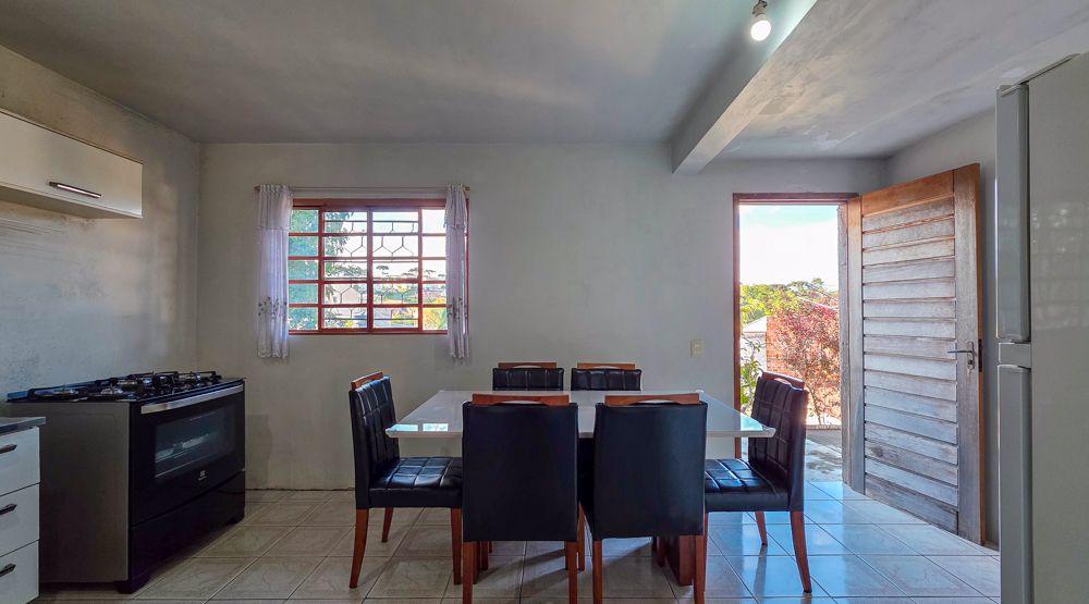 Sobrado à Venda em Santa Cândida - Boa Oportunidade de Investimento!