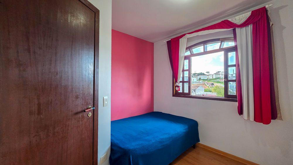 Sobrado à Venda em Santa Cândida - Boa Oportunidade de Investimento!