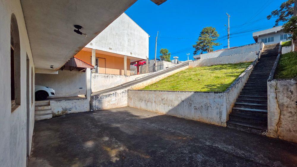 Sobrado à Venda em Santa Cândida - Boa Oportunidade de Investimento!