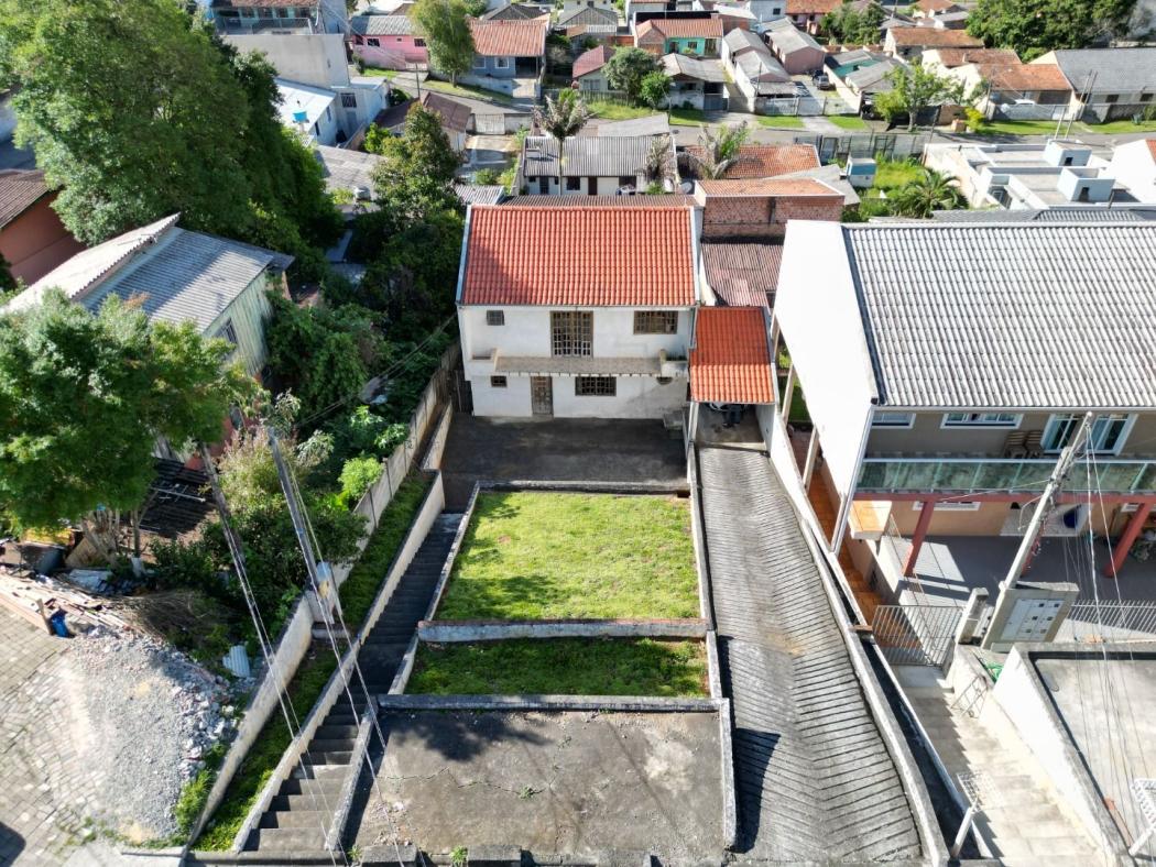 Sobrado à Venda em Santa Cândida - Boa Oportunidade de Investimento!