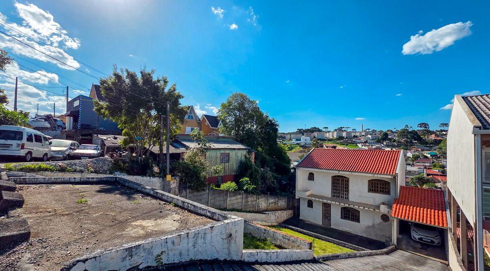 Sobrado à Venda em Santa Cândida - Boa Oportunidade de Investimento!