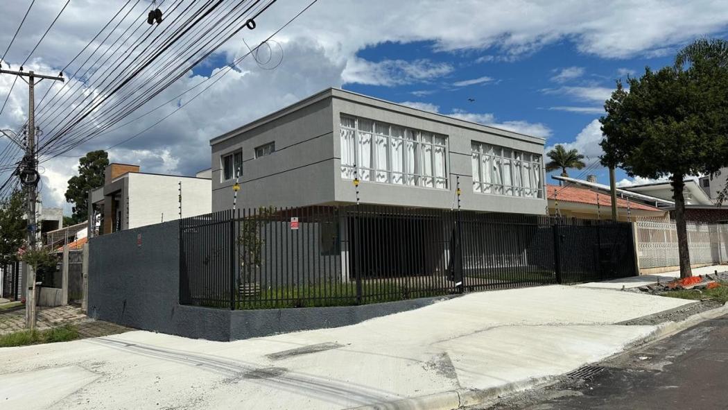 Sobrado em Curitiba - PR, no bairro Santa Quitéria - Referência SO0015-TJTO