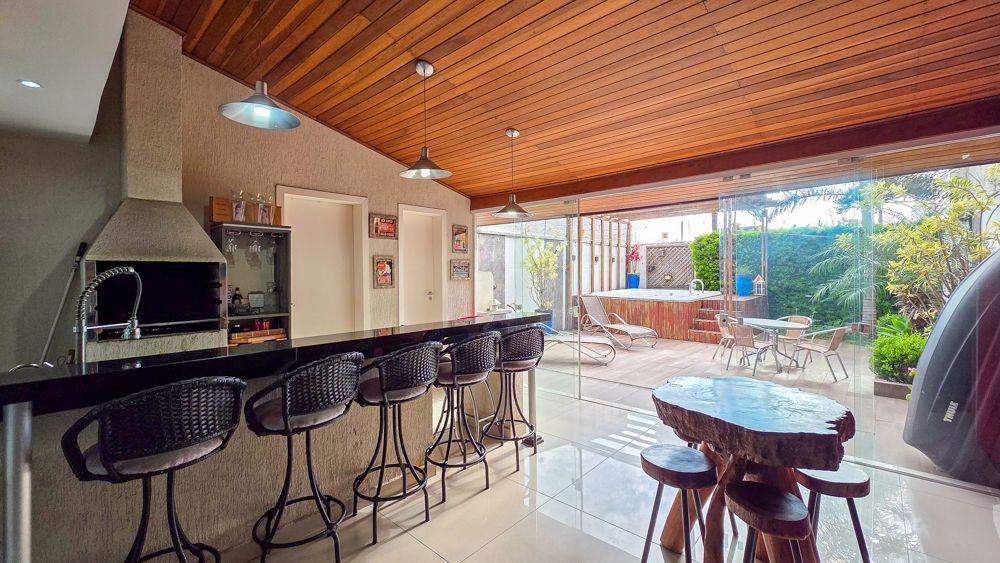 Sobrado em Curitiba - PR, no bairro Jardim das Américas - Referência SO0016-SBIN