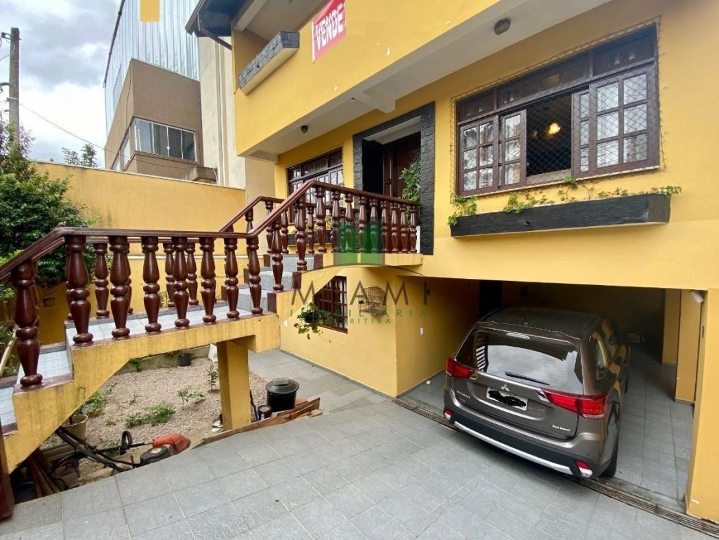 Sobrado à venda com 3 quartos, 240m² - Cajuru,Curitiba 