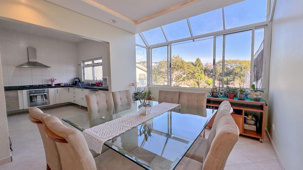 Sobrado em Curitiba - PR, no bairro São Lourenço - Referência SO0018-CONI