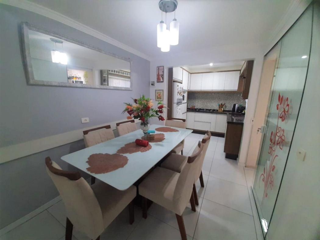 Sobrado em Curitiba - PR, no bairro Xaxim - Referência SO0024-HMT