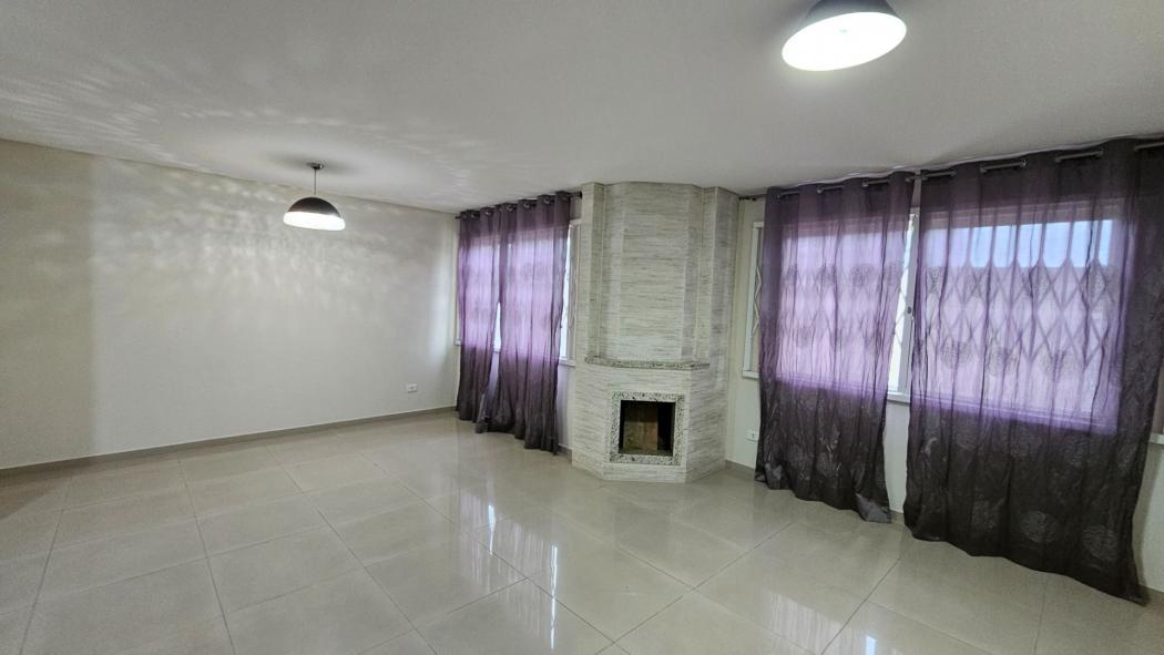  - Sobrado com 3 dormitórios à venda, 164 m² por R$ 785.000 - Uberaba - Curitiba/PR