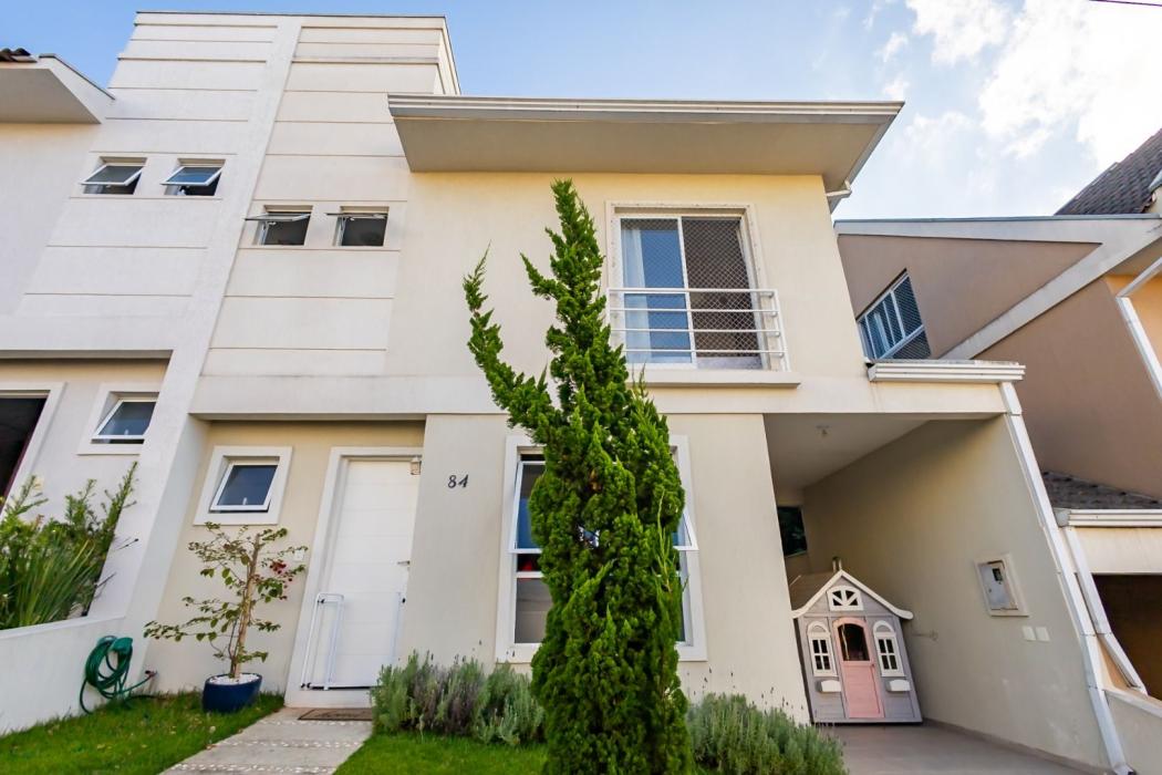 Sobrado em Curitiba - PR, no bairro Abranches - Referência SO0030-ARGK