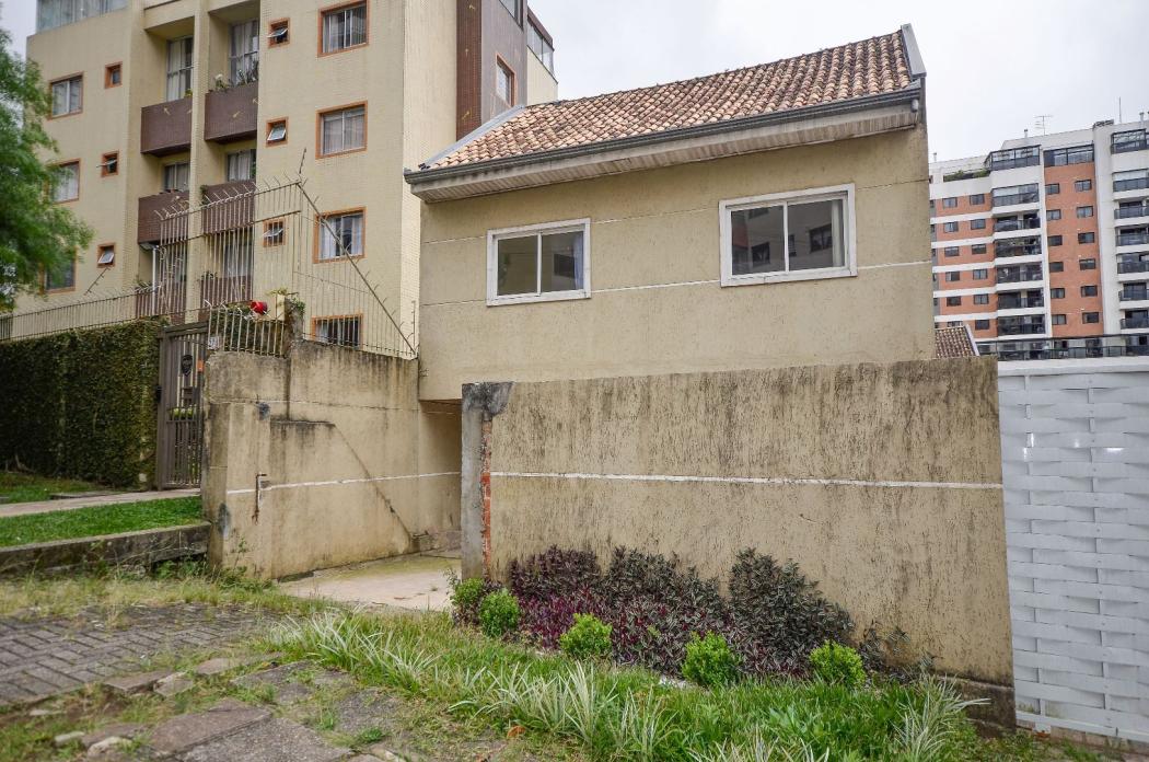 Sobrado em Curitiba - PR, no bairro Cristo Rei - Referência SO0030-LACJ