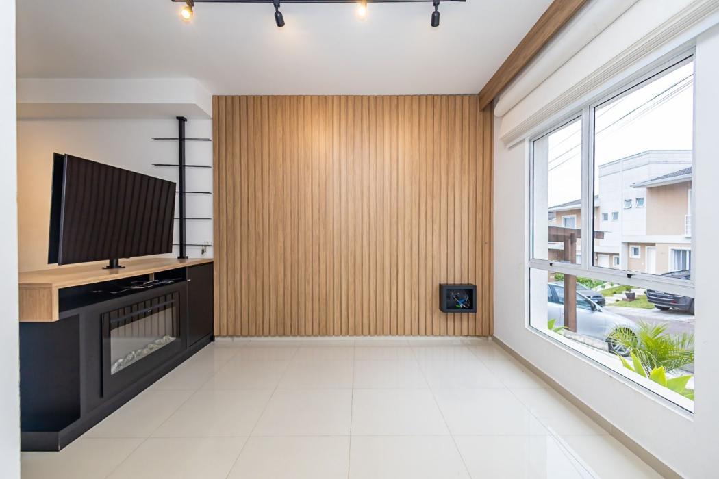 Sobrado em Curitiba - PR, no bairro Abranches - Referência SO0032-ARGK