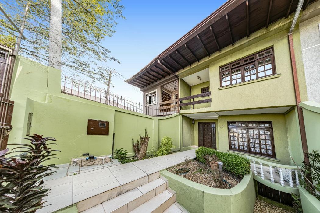  - SOBRADO DIFERENCIADO NO PILARZINHO – AMPLO, COMPLETO E PRONTO PARA MORAR OU TRABALHAR I 250m²