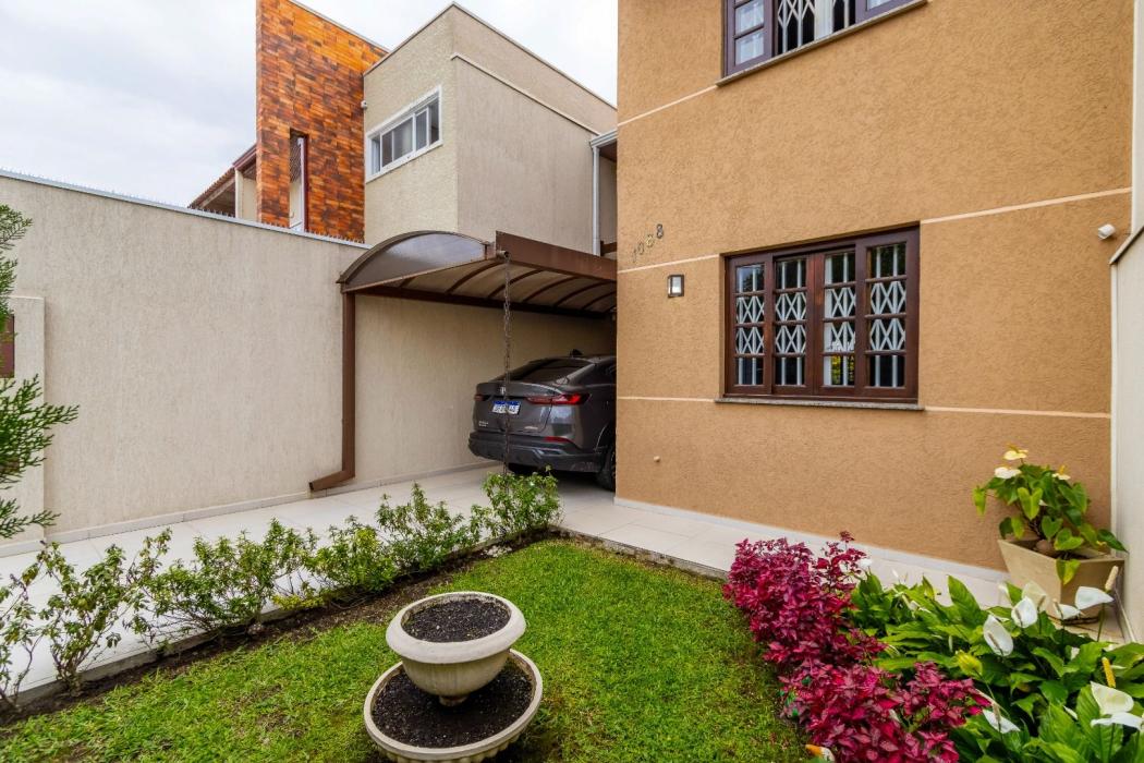 Sobrado em Curitiba - PR, no bairro Fanny - Referência SO0045-ARBQ