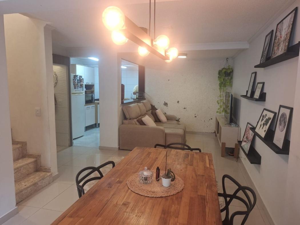 Sobrado em Curitiba - PR, no bairro Alto Boqueirão - Referência SO0049-HMT