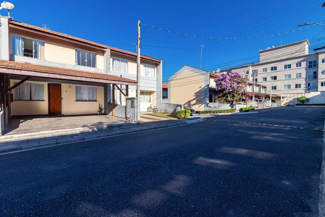 Sobrado em Curitiba - PR, no bairro Alto Boqueirão - Referência SO0053-AN42