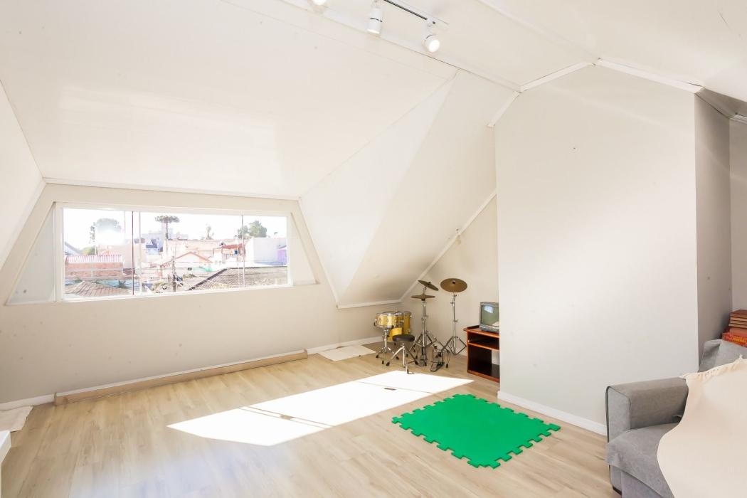 Casa à venda em Boqueirão, Curitiba — Hub Urbana