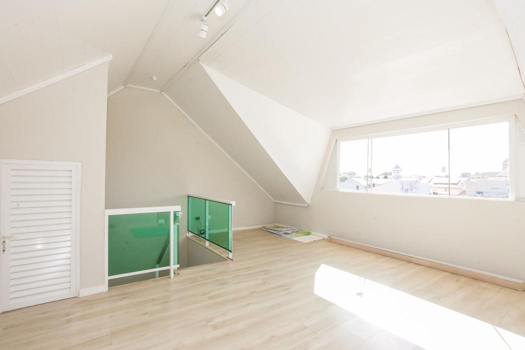 Casa à venda em Boqueirão, Curitiba — Hub Urbana