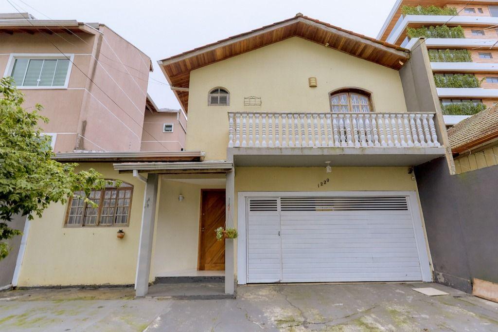 Sobrado em Curitiba - PR, no bairro Água Verde - Referência SO0055-CBF