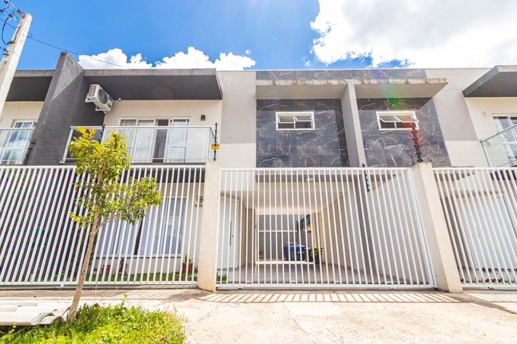 Sobrado em São José dos Pinhais - PR, no bairro São Pedro - Referência SO0056-AN42