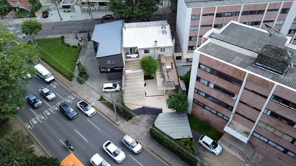 Sobrado em Curitiba - PR, no bairro Água Verde - Referência SO0060-CBF