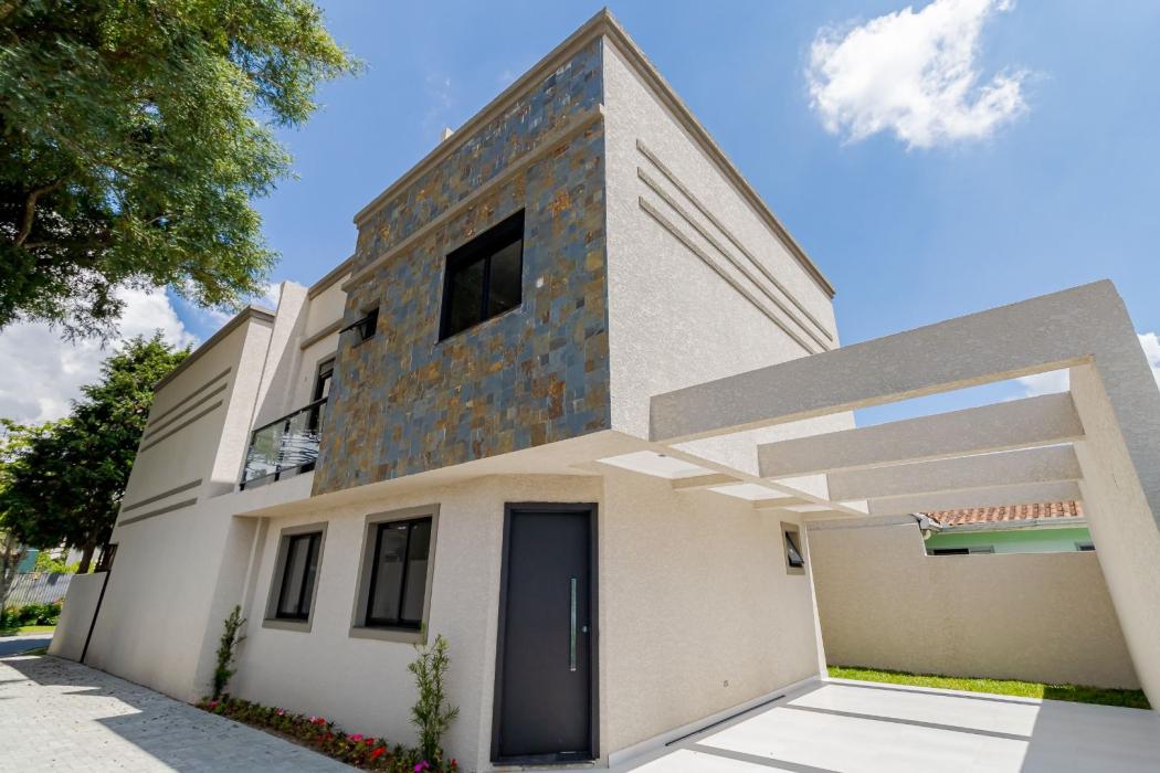 Sobrado em Curitiba - PR, no bairro Santa Felicidade - Referência SO0063-LU0E