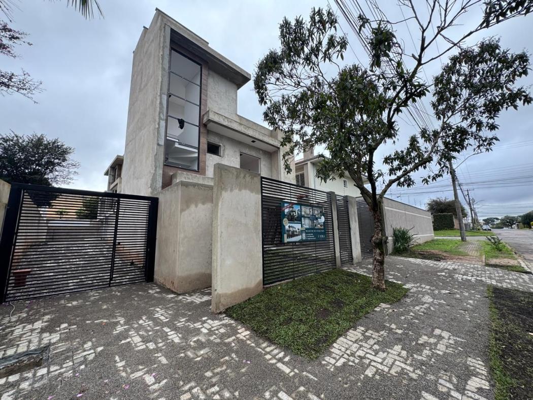 Sobrado em Curitiba - PR, no bairro Novo Mundo - Referência SO0069-FE0E