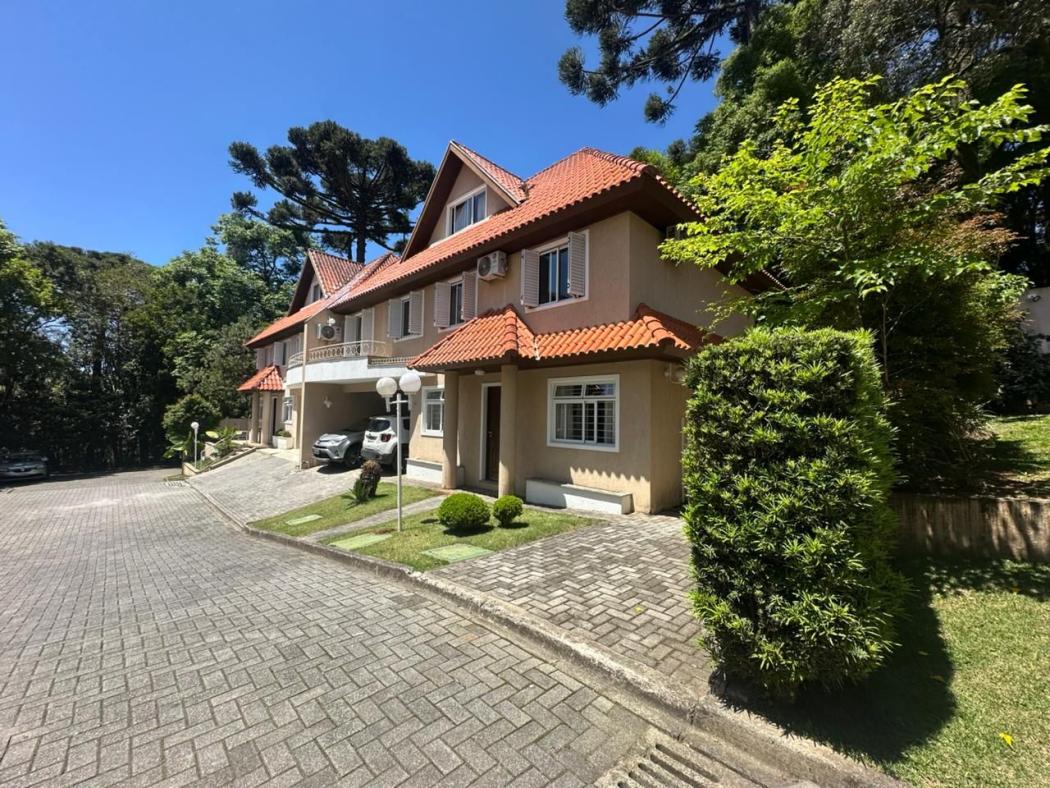 Sobrado em Curitiba - PR, no bairro Bom Retiro - Referência SO0072-TDIA