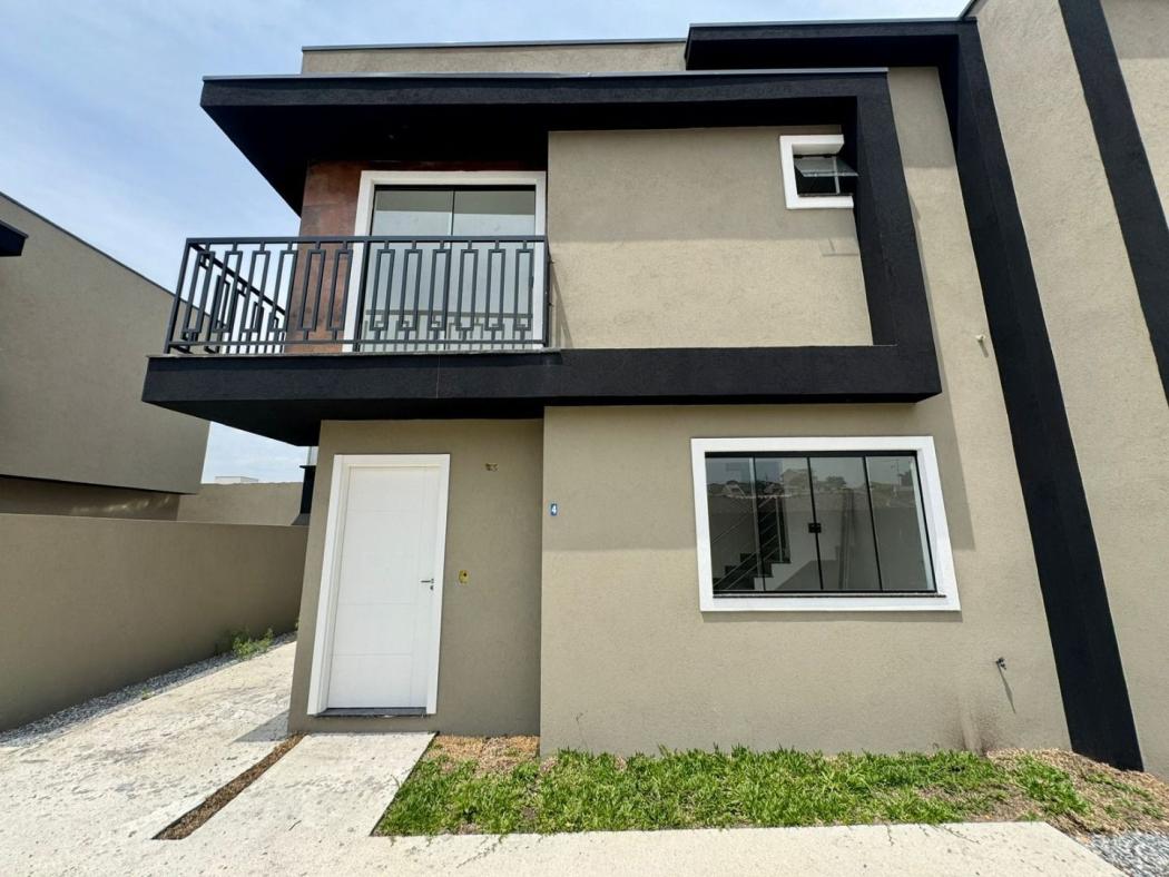 Sobrado em Curitiba - PR, no bairro Xaxim - Referência SO0087-FE0E