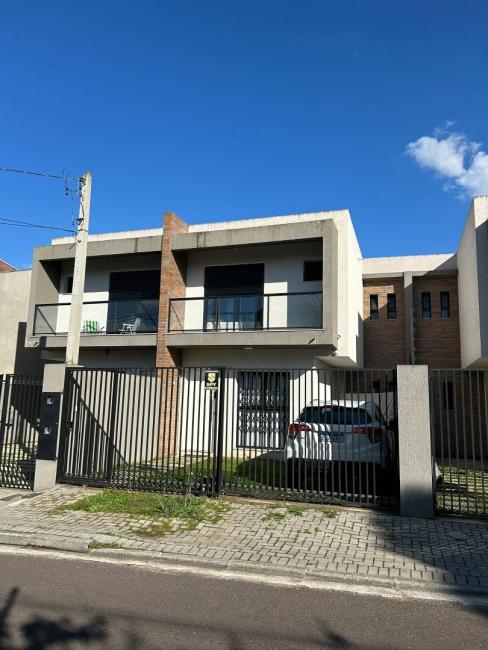 Sobrado em Curitiba - PR, no bairro Uberaba - Referência SO0093-CBJV