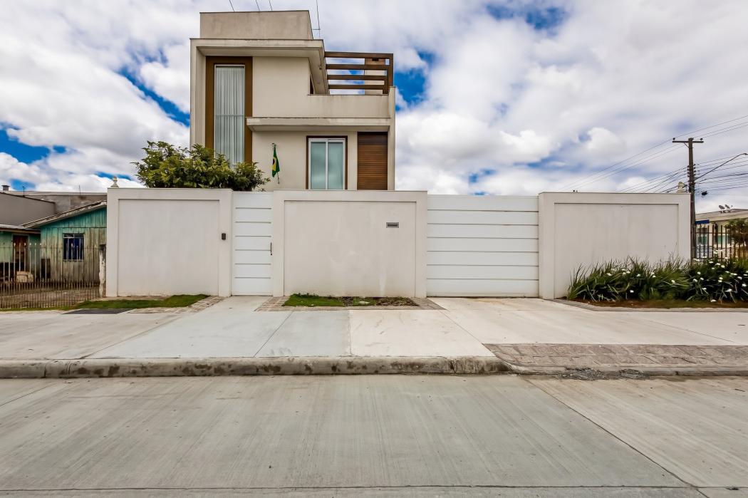 Casa à venda em Hauer, Curitiba — Fava Imóveis