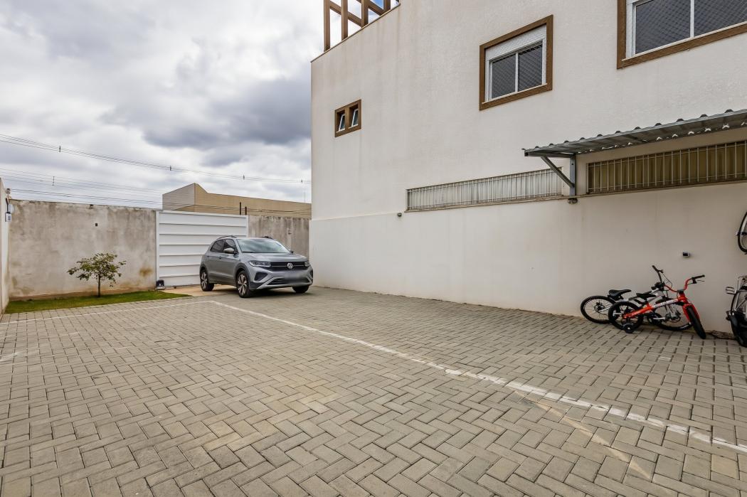 Casa à venda em Hauer, Curitiba — Fava Imóveis