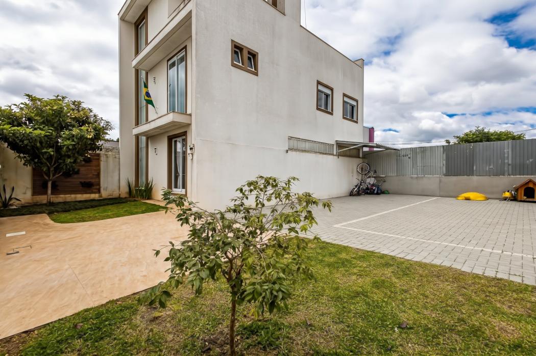 Casa à venda em Hauer, Curitiba — Fava Imóveis