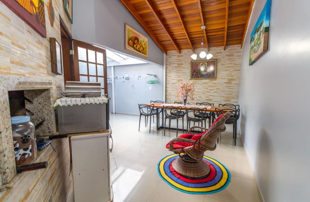 Sobrado em Curitiba - PR, no bairro Xaxim - Referência SO0106-CLME