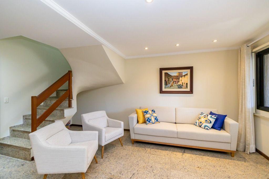 Sobrado em Curitiba - PR, no bairro Agua Verde - Referência SO0114-JCN